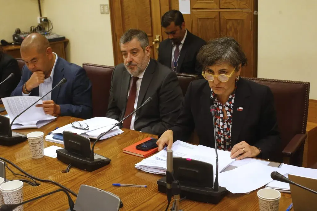Ministra de salud Ximena Aguilera durante la Comisión de Hacienda del Senado  (Aton Chile)