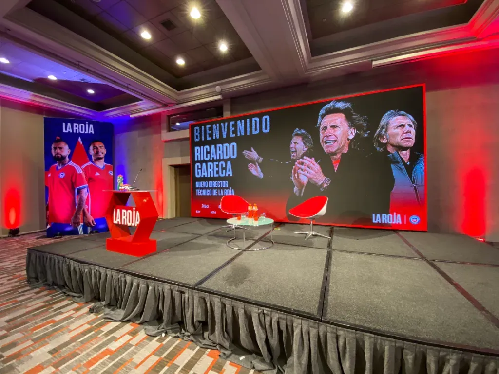 Así está dispuesto todo para la presentación del Tigre Gareca. (Foto: Rodrigo Gómez/Cooperativa).