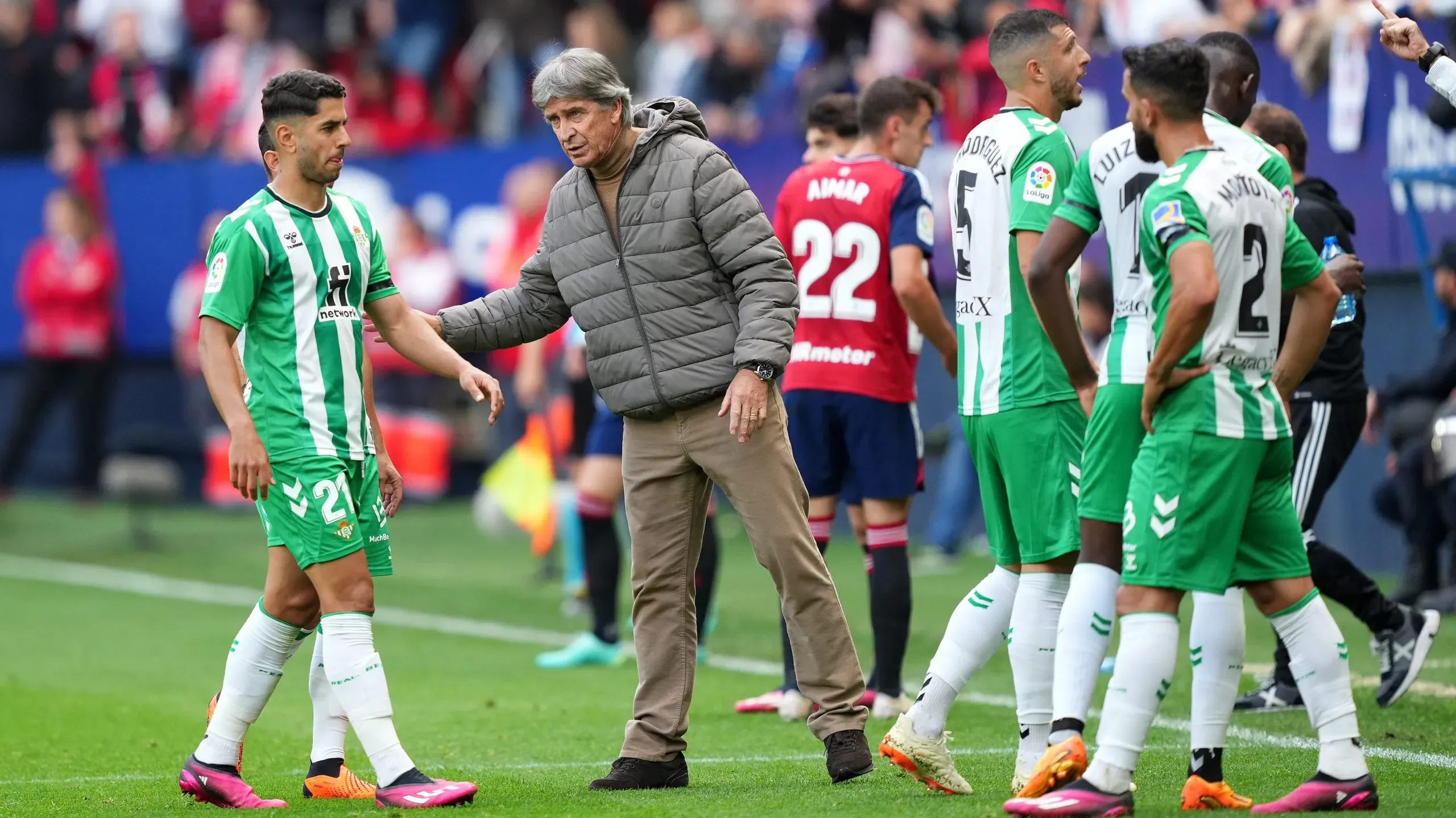 Pellegrini dirigiendo a Betis frente a Osasuna (Getty Images)