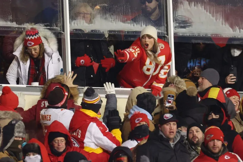 Taylor Swift se ha transformado en no solo una estrella en las tribunas de los partidos de los Chiefs, sino en toda una cábala para conseguir victorias. (Photo by Jamie Squire/Getty Images)