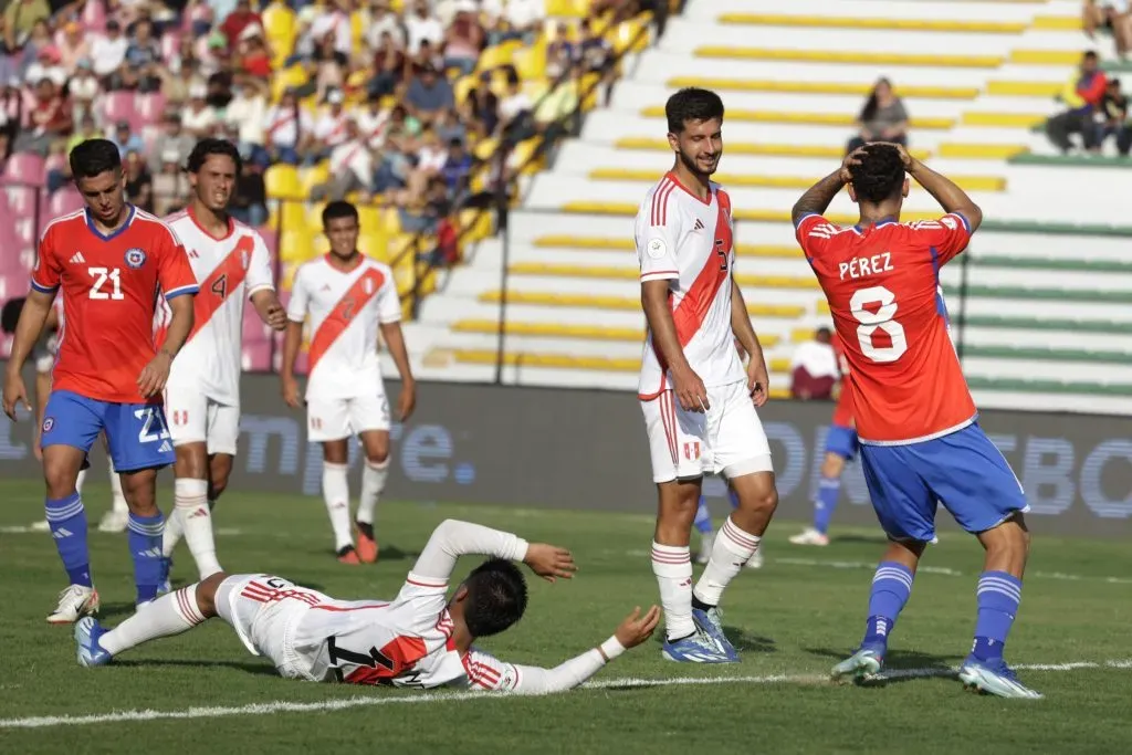 César Pérez tuvo una de las más claras ante Perú | Photosport