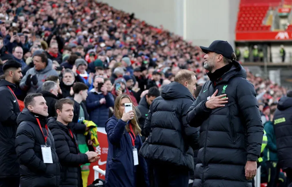 Jürgen le agradece el cariño a los hinchas del Liverpool. | Foto: Clive Brunskill / Getty Images