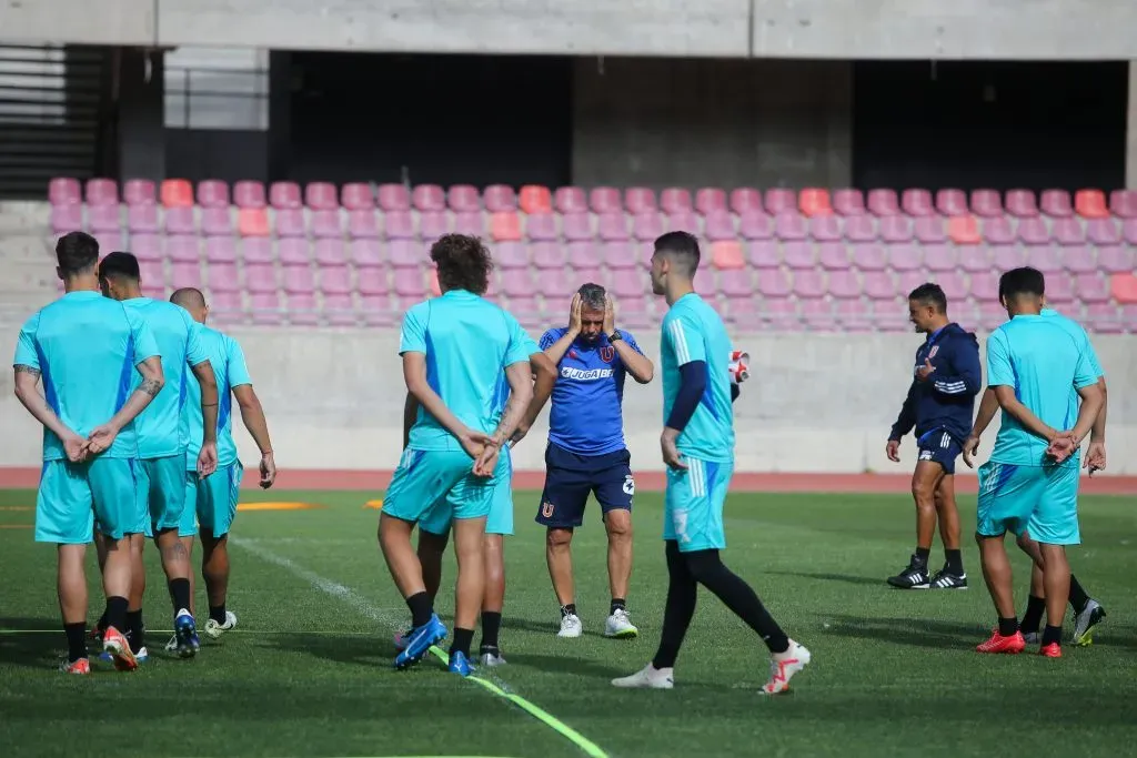 Gustavo Álvarez quiere mantener enfocado al plantel de Universidad de Chile. FOTO: JORGE DIAZ/AGENCIA VS