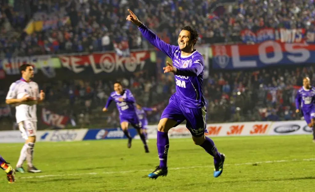 Emanuel Herrera se hizo conocido en el fútbol chileno gracias a una gran llave frente a Universidad de Chile en la fase previa de la Copa Sudamericana 2011. Anotó 27 goles en la Primera B de ese año. (ANDRES PINA/PHOTOSPORT).
