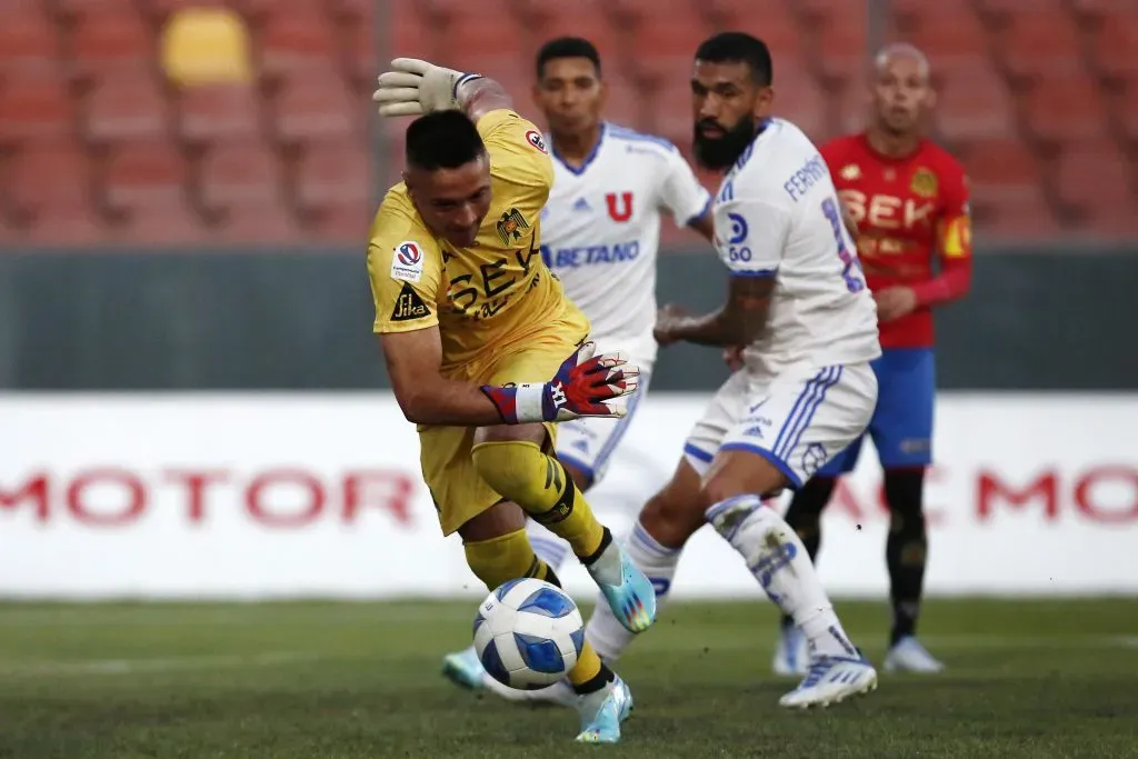 Miguel Pinto juega partidos importantes contra la U. Foto: Jonnathan Oyarzun/Photosport
