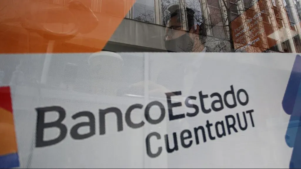 Fachada de una sucursal de Banco Estado