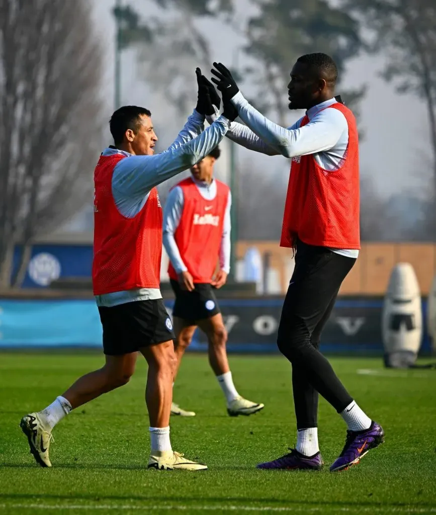 Alexis Sánchez y Marcus Thuram durante los entrenamientos (@Inter)