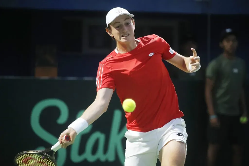 Ignacio Busé sorprendió a todos y derrotó a Nicolás Jarry en la Copa Davis. Foto: Photosport.