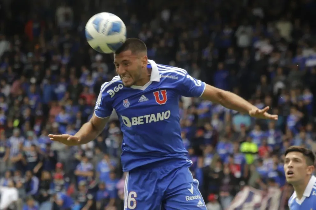 Bastián Ubal en acción ante Cobresal por la U. de Chile. (Eduardo Fortes/Photosport).