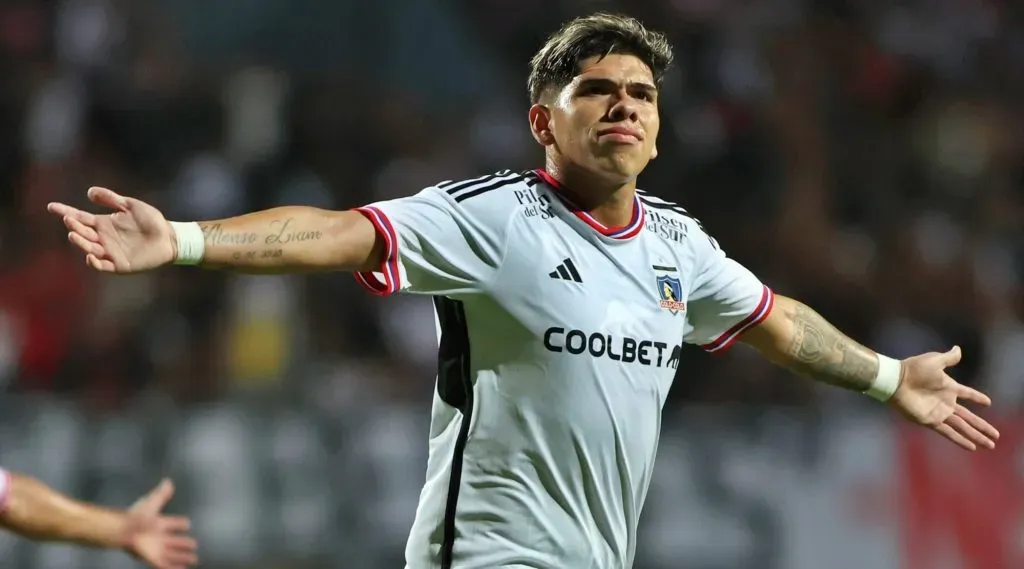 El Cacique al parecer deberá hacer un esfuerzo extra para que Carlos Palacios se quede. | Foto: Colo Colo.