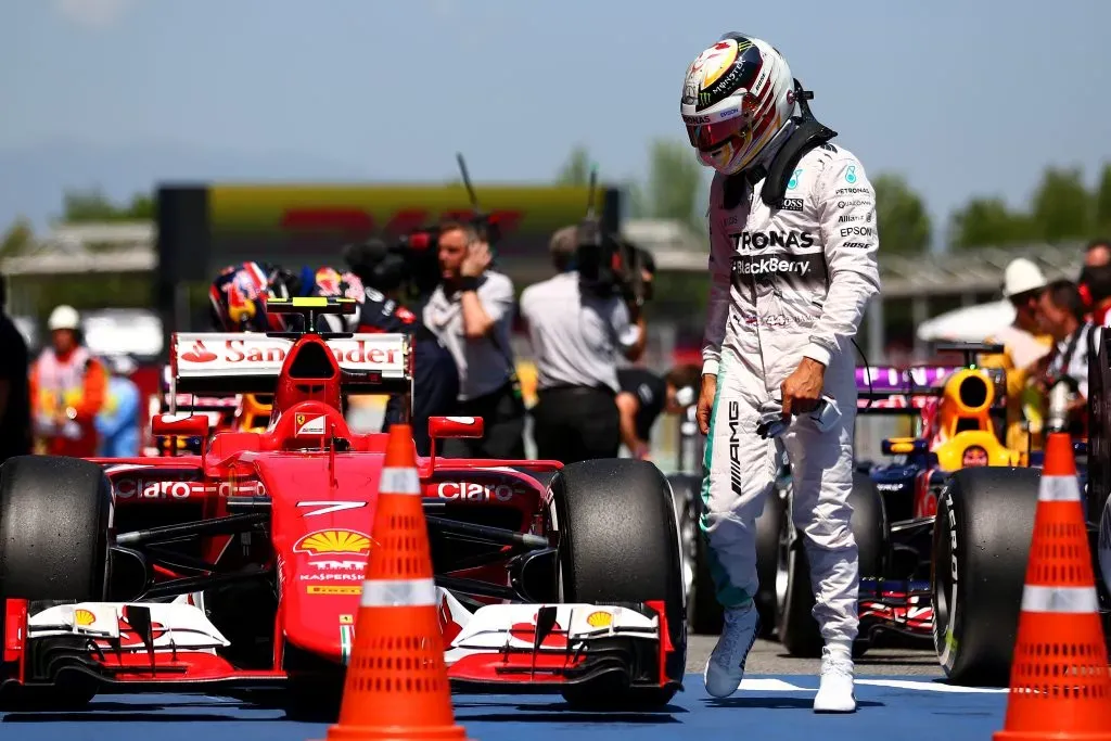 Lewis Hamilton cumplirá un sueño al conducir para Ferrari. ¿Logrará romper con el dominio total de RedBull de estos últimos años? | Foto: Getty Images.