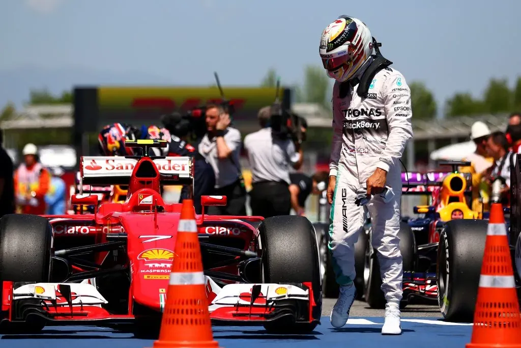 Lewis Hamilton cumplirá un sueño al conducir para Ferrari. ¿Logrará romper con el dominio total de RedBull de estos últimos años? | Foto: Getty Images.