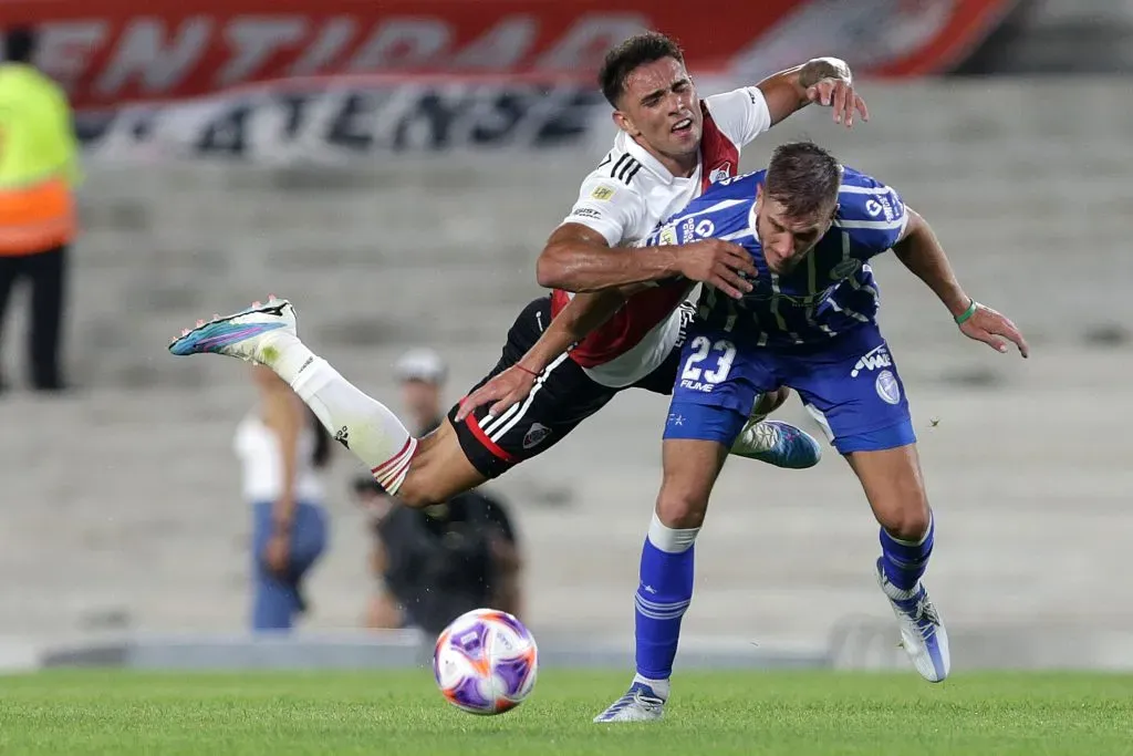 Federico Rasmussen en acción ante River Plate. (Daniel Jayo/Getty Images).