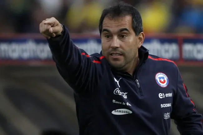 El Nano Torres también fue PF del staff de Claudio Borghi en la selección chilena. (Andrés Pina/Photosport).