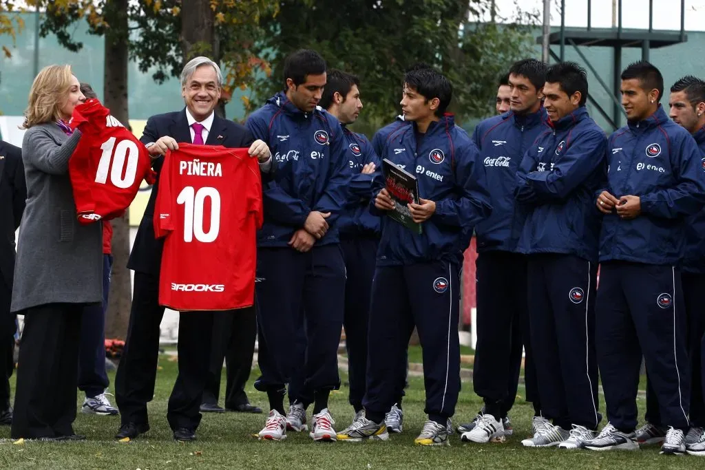 Sebastián Piñera despidió y recibió al plantel de Chile para el Mundial de Sudáfrica 2010. Foto: Photosport.