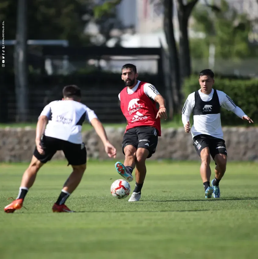 Emiliano Amor en acción durante una práctica de Colo Colo. (Foto: Comunicaciones Colo Colo).