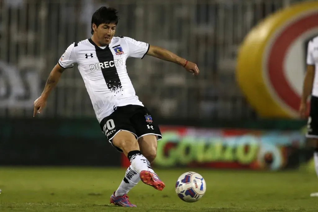 Jaime Valdés en acción por Colo Colo, donde sumó 187 partidos oficiales. (Andres Pina/Photosport).