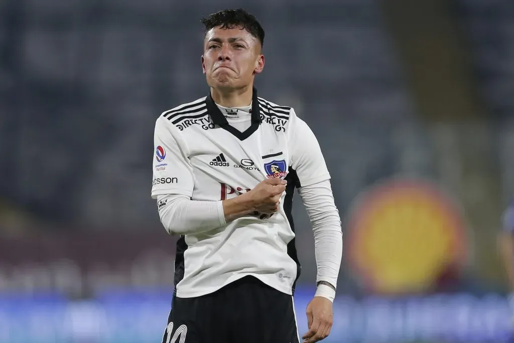 Así celebró Cristián Zavala el gol que le anotó a Huachipato, el único oficial que tiene por Colo Colo. (Marcelo Hernández/Photosport).