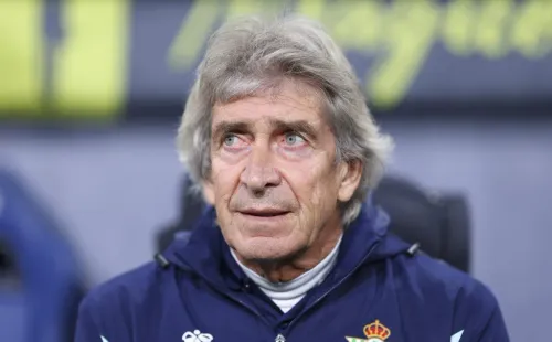 Manuel Pellegrini sonríe… o al menos lo intenta | Getty Images