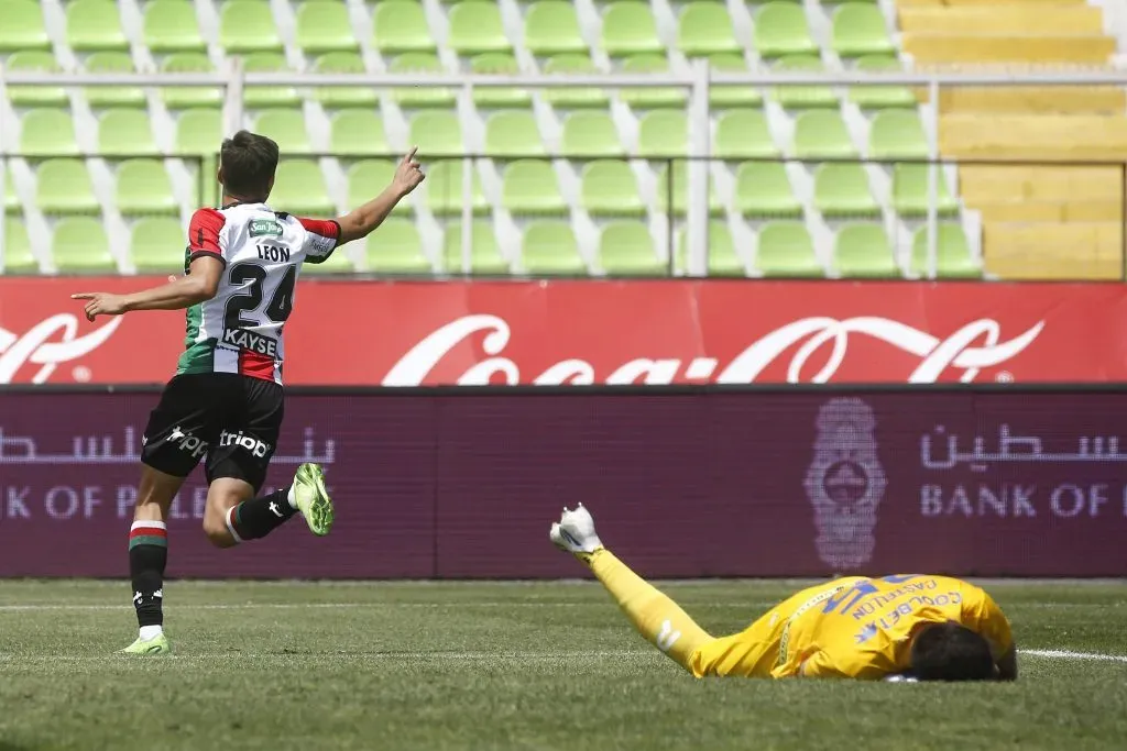 Maicol León festeja el único gol que ha marcado como profesional: precisamente fue ante Huachipato. (Jonnathan Oyarzun/Photosport).