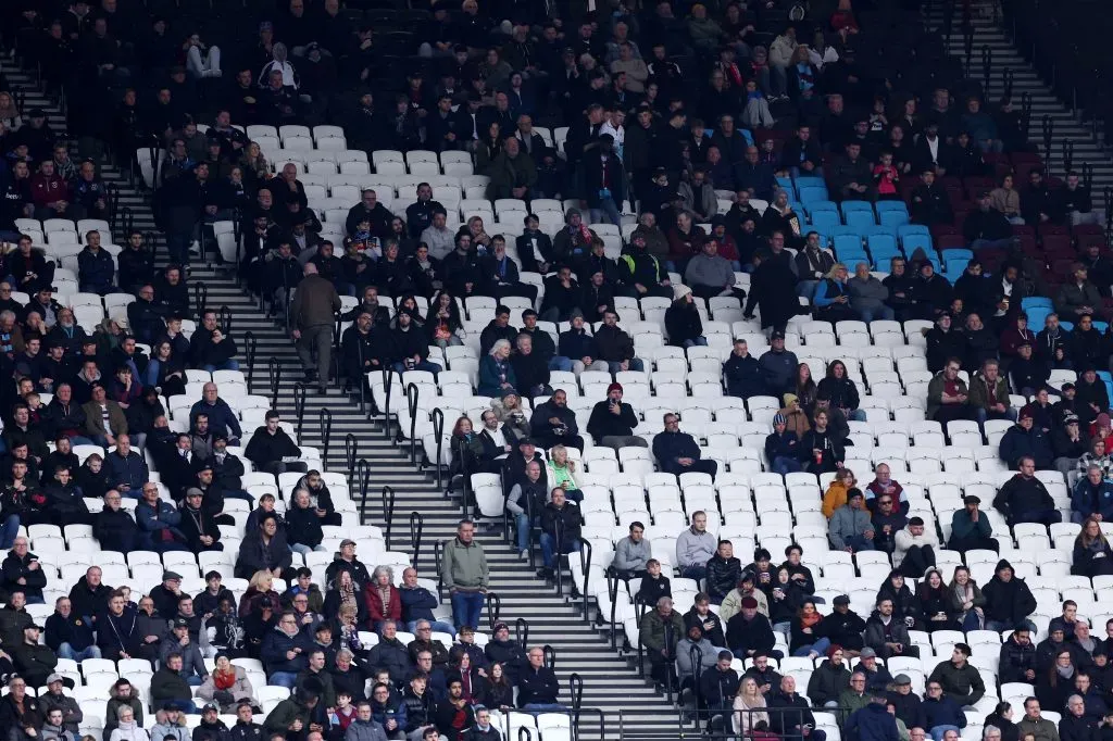 Así quedaron las butacas del estadio tras el fin del primer tiempo | Getty Images
