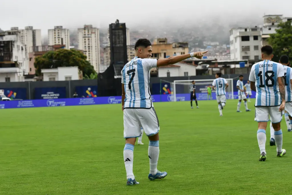 Pablo Solari celebra el gol que anotó en el Preolímpico: (Foto: Selección de Argentina).