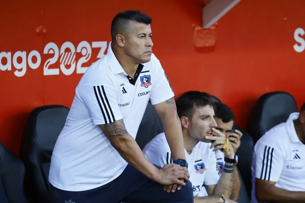 Jorge Almirón ya traza líneas del futuro inmediato en Colo Colo. (Marcelo Hernández/Photosport).