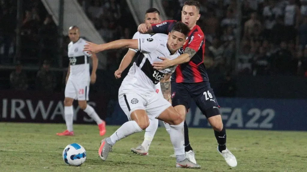 Guillermo Paiva seguirá de blanco y negro, pero en Colo Colo. Foto: Getty Images.