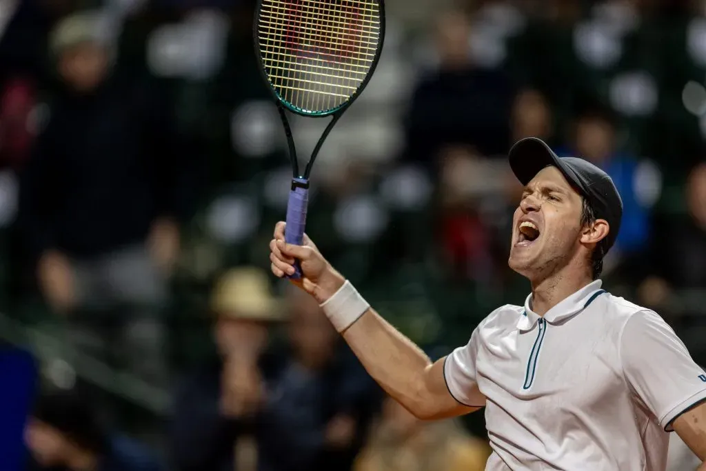 Jarry celebra su triunfo ante Wawrinka en el Argentina Open