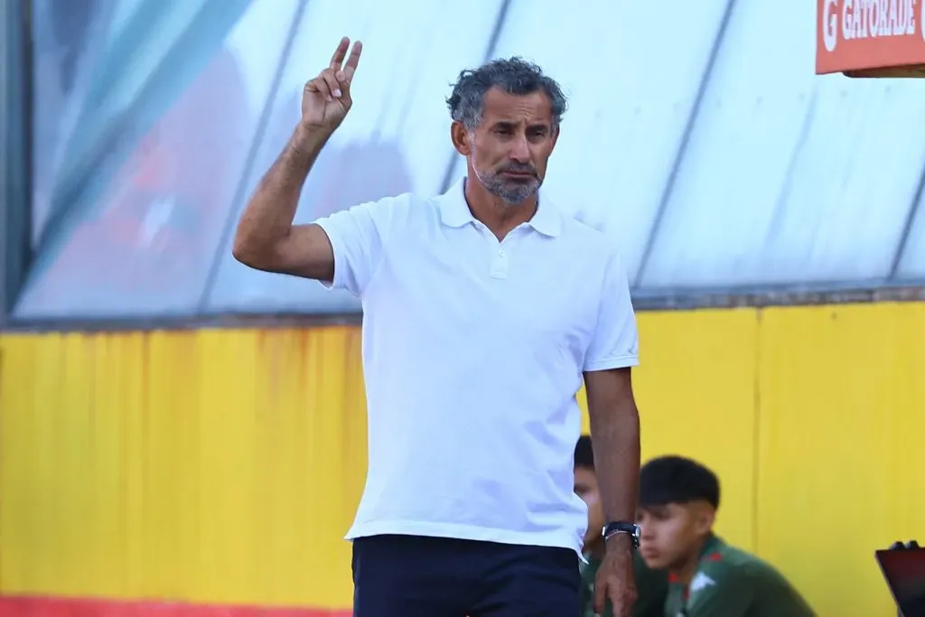 Miguel Ponce tiene muchas esperanzas en el equipo que conformó Unión Española pese a las bajas importantes.  (Marcelo Hernandez/Photosport).