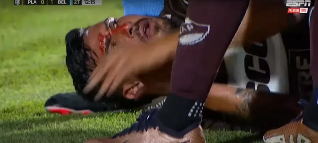 Así dejó Lucas Passerini a un rival en el 1-1 entre Belgrano y Platense. (Captura Star Plus).