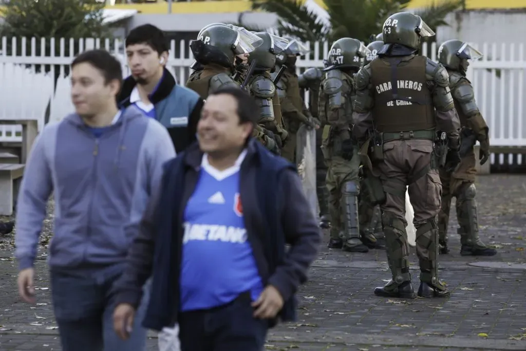 La falta de carabineros fue clave para que se decidiera por suspender la vuelta de Universidad de Chile al Nacional. | Foto: Photosport.