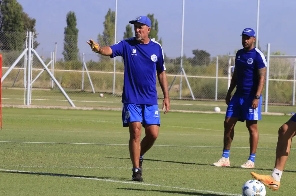 Daniel Oldrá quiere tener recaudos antes de iniciar la llave contra Colo Colo. (Foto: Godoy Cruz).