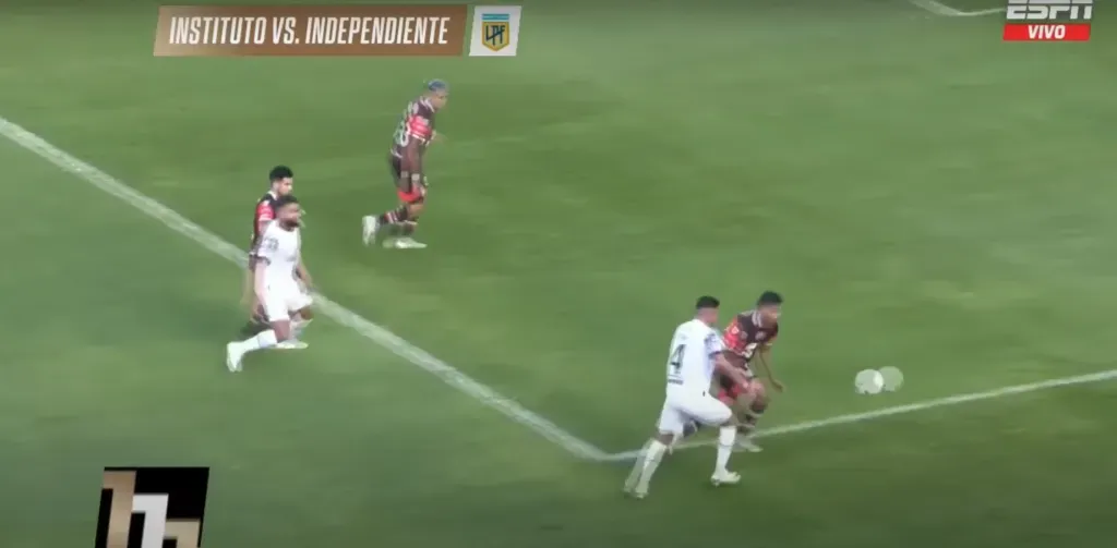 Mauricio Isla fue figura en el triunfo de Independiente, que ahora debe apuntar al clásico. (Captura ESPN Fútbol 1).