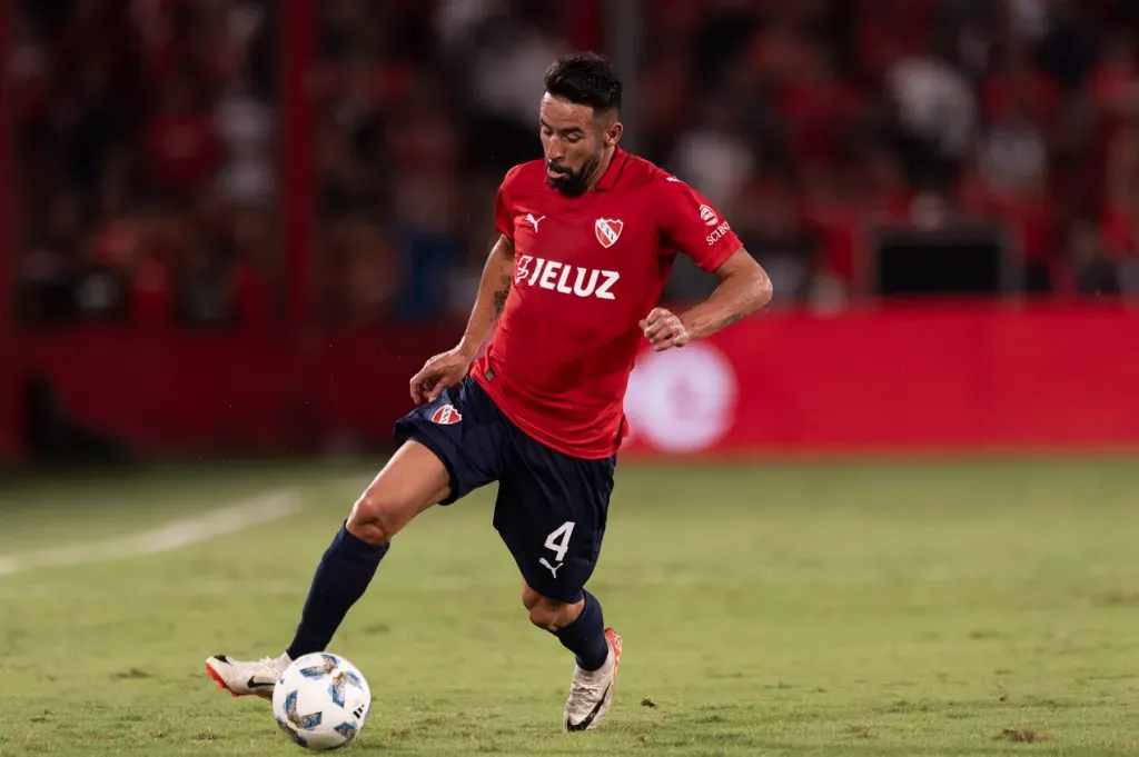 Mauricio Isla ha pasado a ser una pieza clave en el Rojo. (Foto: Independiente).