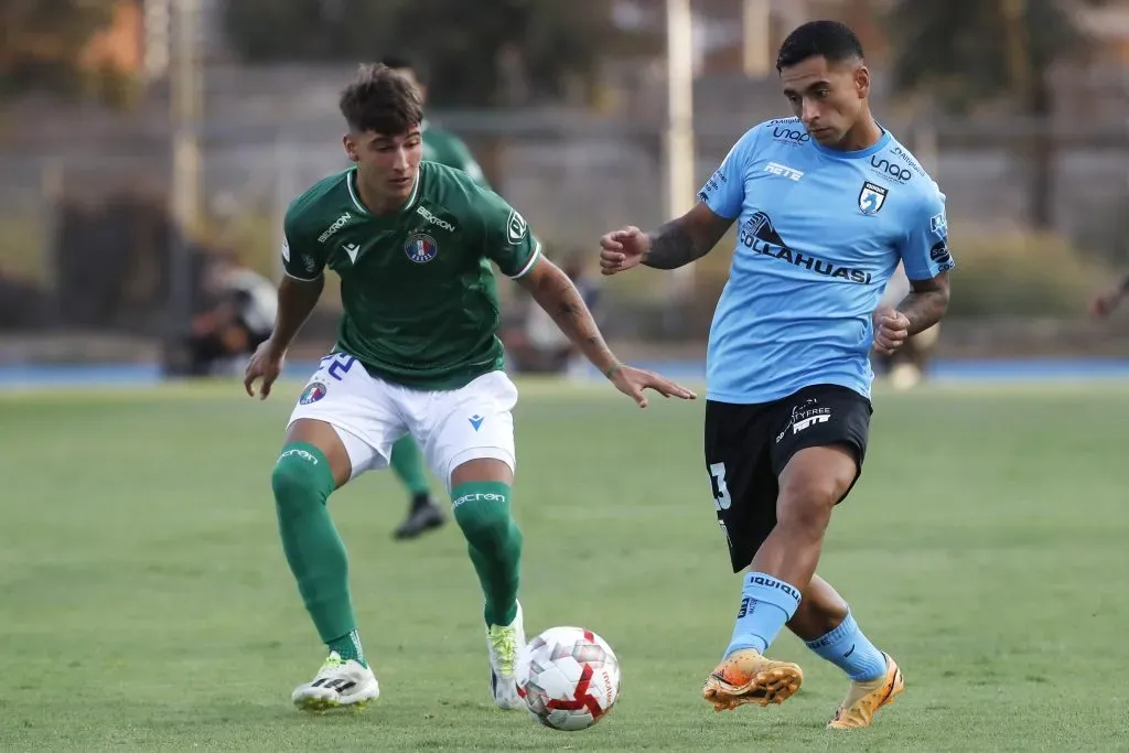 Yonathan Andía en acción durante el partido ante Audax en el estadio Municipal de La Pintana. (Jonnathan Oyarzun/Photosport).