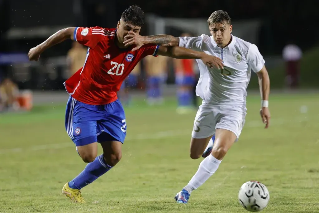 Damián Pizarro en acción frente a Uruguay en el Preolímpico de Venezuela 2024. (Jesus Vargas/Photosport).