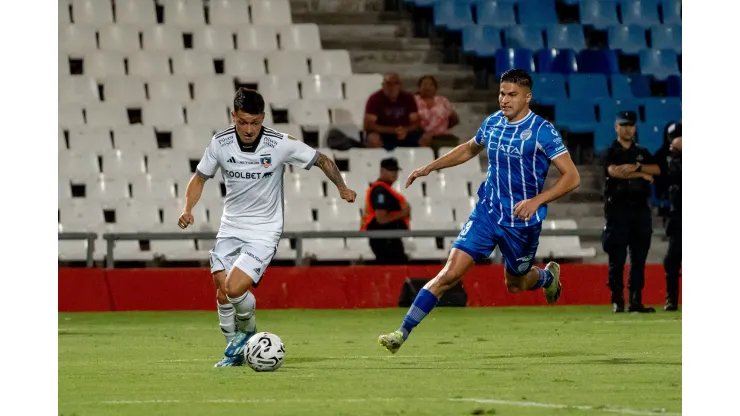 Cristián Zavala ganó línea de fondo tras un gran pase de Carlos Palacios. (Foto: Guille Salazar | RedGol).