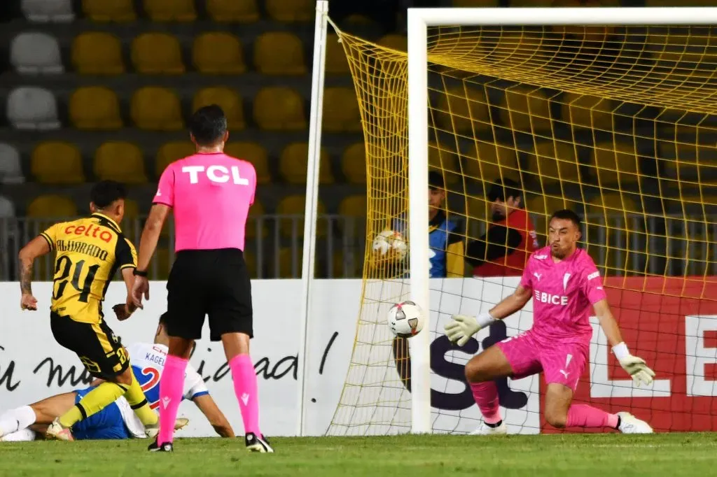 El Zanahoria Pérez en acción durante la pretemporada de la UC. (Alejandro Pizarro Ubilla/Photosport).