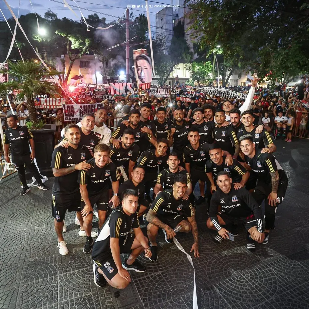Colo Colo recibió un masivo apoyo en el hotel en Mendoza previo al duelo con Godoy Cruz. Imagen: Instagram.