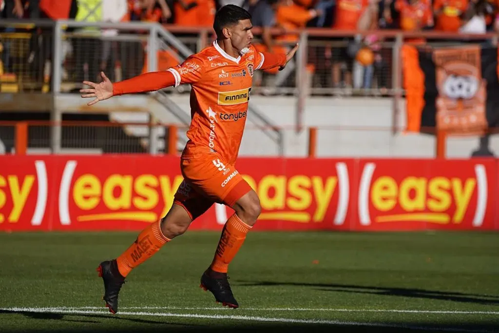 David Escalante celebra uno de los cuatro goles que anotó en el Campeonato Ascenso 2023. (Pedro Tapia/Photosport).