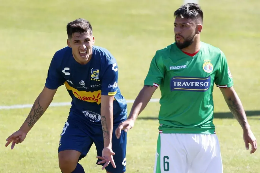 Carlos Lobos celebra el único gol que anotó por Everton de Viña del Mar: fue el 14 de enero de 2021, aunque por el Campeonato Nacional 2020 aplazado por la pandemia. (Andres Pina/Photosport).