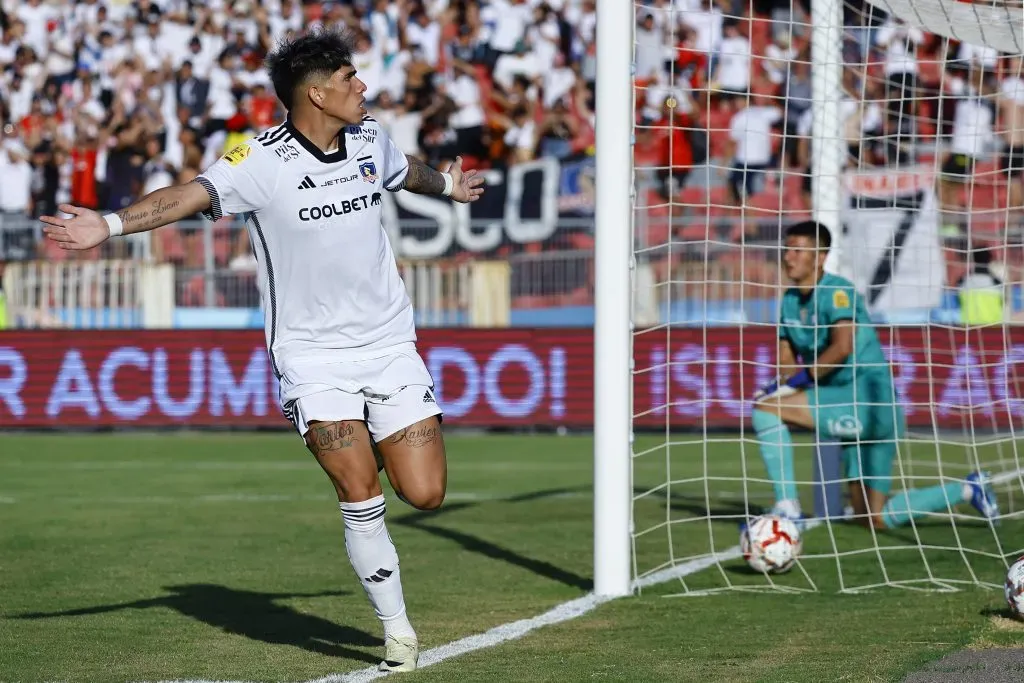 Carlos Palacios celebra el gol que le anotó a Huachipato en la inconclusa Supercopa. (Marcelo Hernández/Photosport).