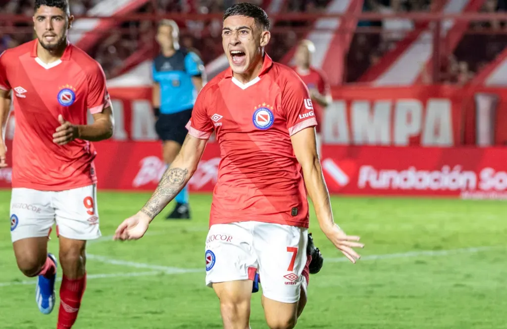 Santiago Montiel anotó el tercer gol del Bicho Colorado ante Platense. (Foto: Argentinos Juniors).