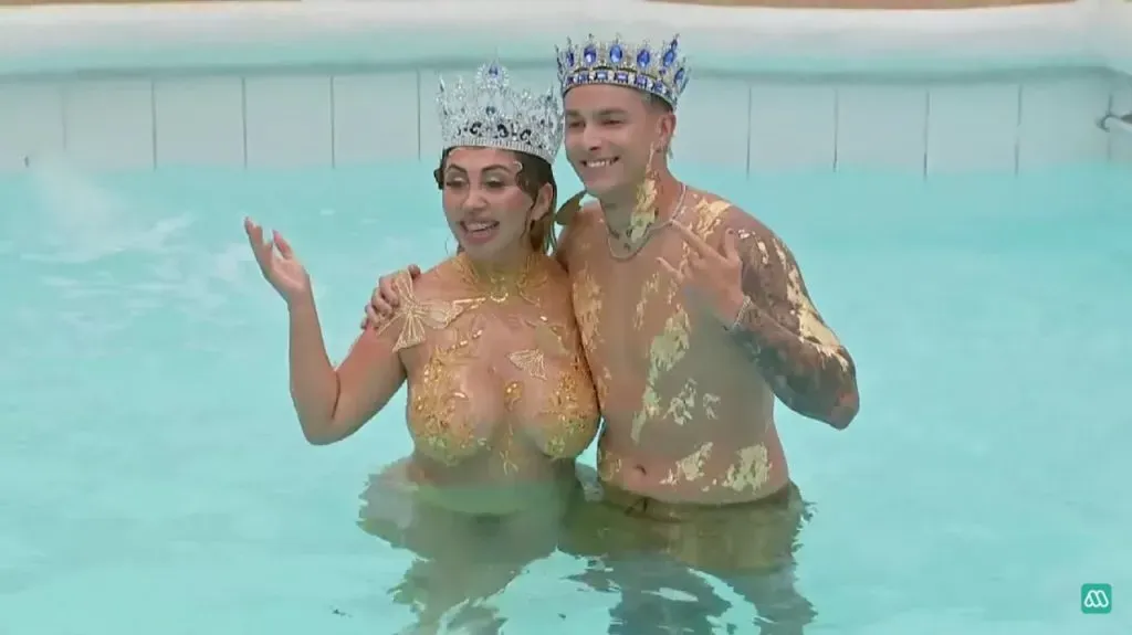 Los nuevos Embajadores de Viña con la foto oficial después de sus piscinazos