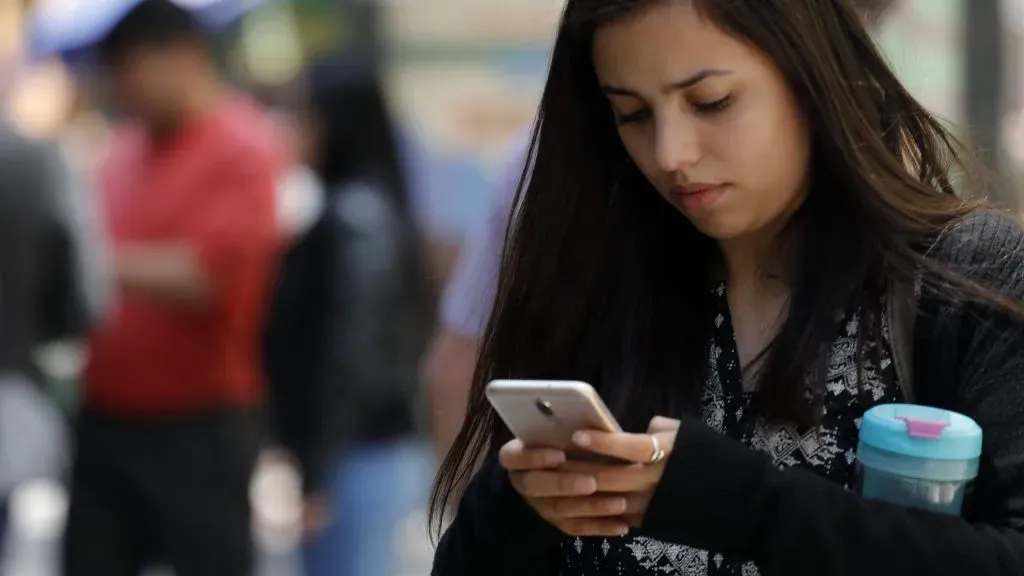 Revisa cómo identificar una llamada fraudulenta o spam en tu teléfono.