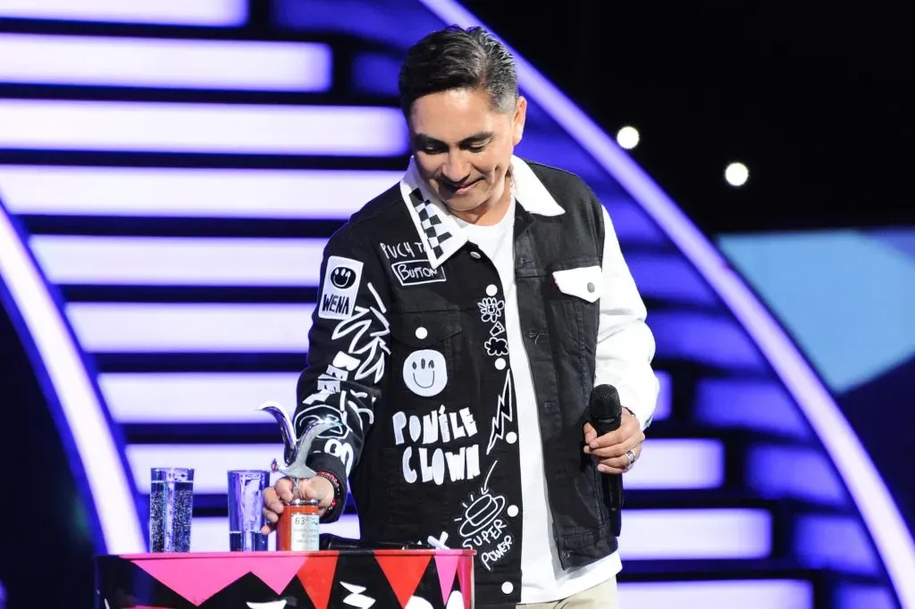 Sergio Freire recibió las dos Gaviotas en el Festival de Viña del Mar. Imagen: Agencia Uno.