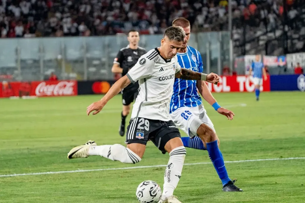 Guillermo Paiva intenta un remate ante la marca de Federico Rasmussen. (Foto: Guille Salazar | RedGol).