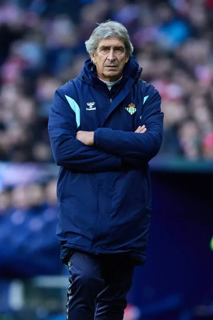 Manuel Pellegrini repasó a sus pupilos tras la derrota del Betis ante Atlético de Madrid. Foto: IMAGO.