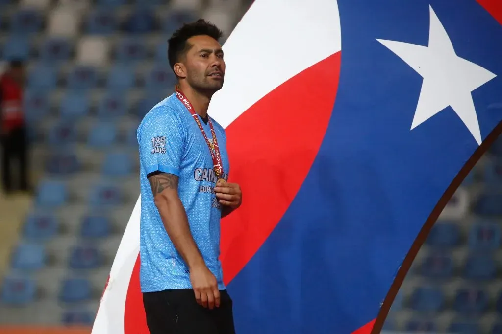 Luis Jiménez con la medalla de campeón de Copa Chile
